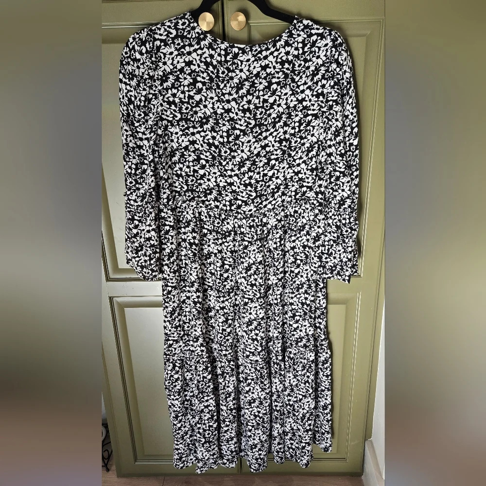 Zara black & white floral flowy dress - Picture 2 of 4